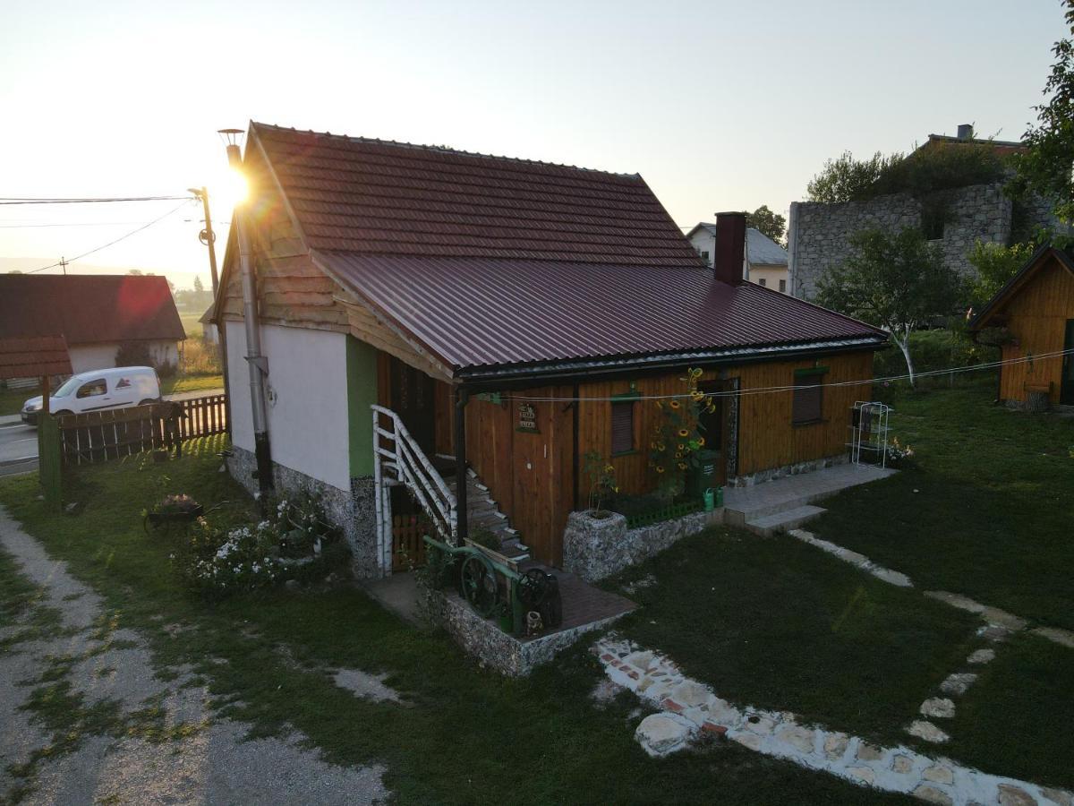 Ivona - Kuca Za Odmor Perusic - Stara Lika Apartamento Exterior foto