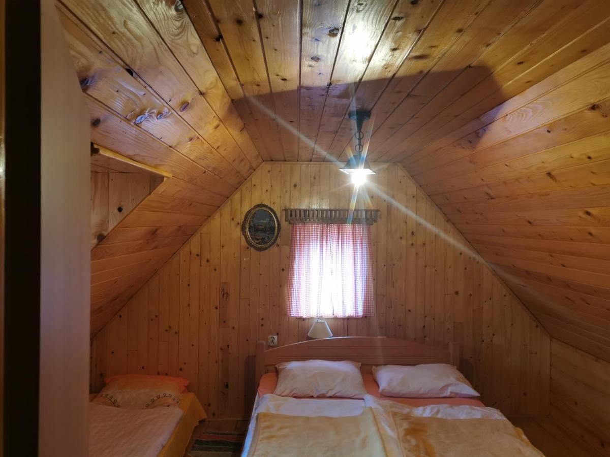 Ivona - Kuca Za Odmor Perusic - Stara Lika Apartamento Exterior foto