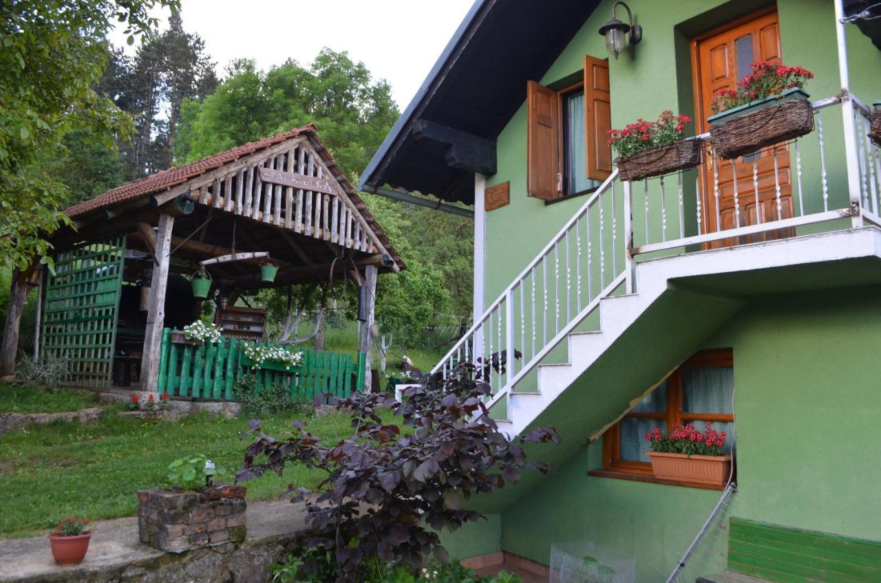 Ivona - Kuca Za Odmor Perusic - Stara Lika Apartamento Exterior foto