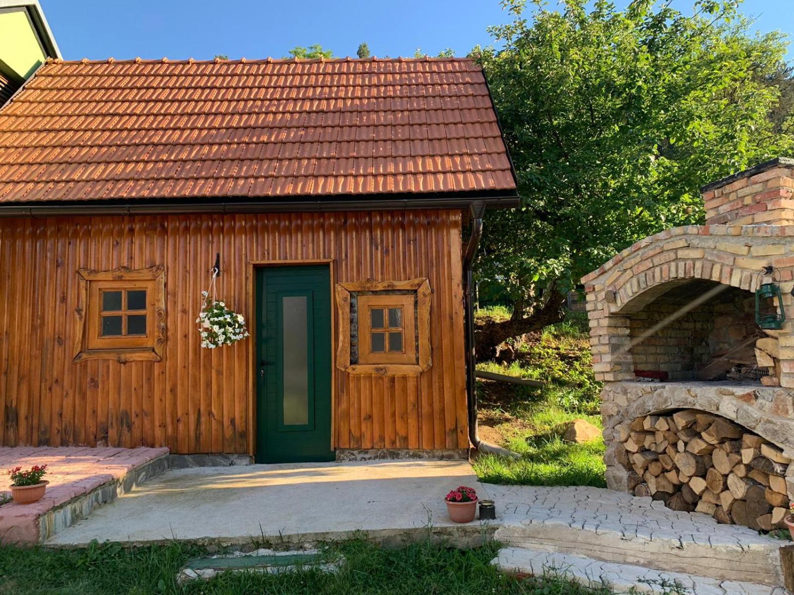 Ivona - Kuca Za Odmor Perusic - Stara Lika Apartamento Exterior foto