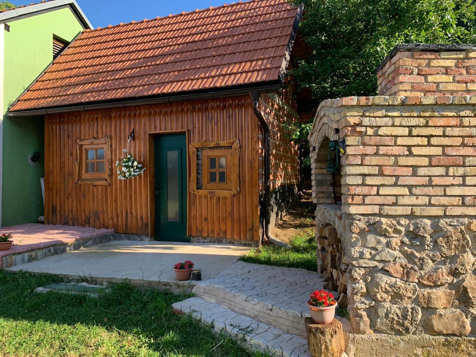 Ivona - Kuca Za Odmor Perusic - Stara Lika Apartamento Exterior foto